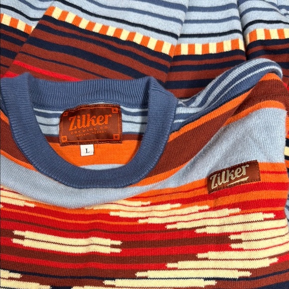 Zilker Brewing Co. Vibrant Red and Orange Crewneck Sweater with Geometric Design - Picture 4 of 4
